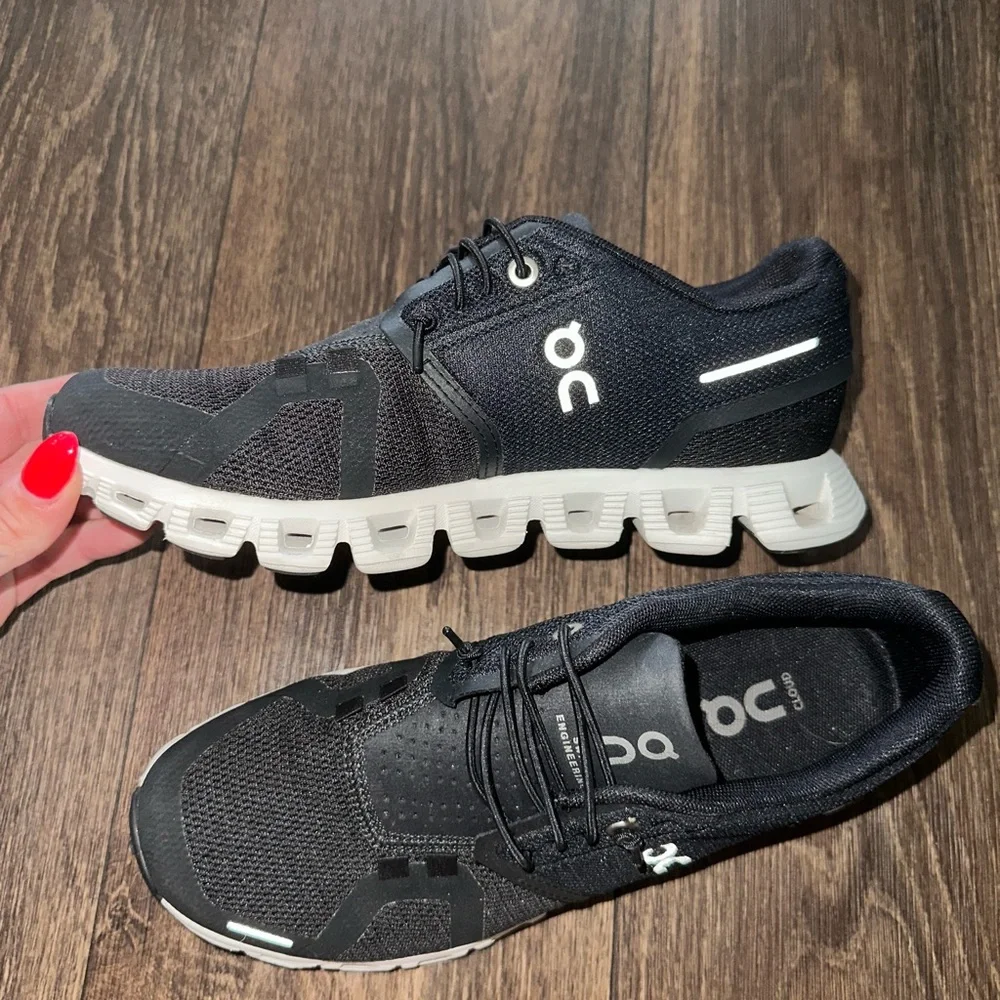 On cloud Running Black and White Athletic Shoes - Picture 3 of 4